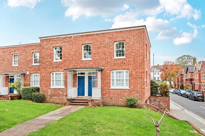 2 Bedroom Flat For Sale In Grove Lane, London, SE5