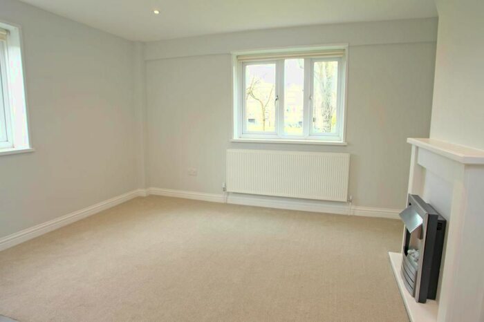 1 Bedroom Flat To Rent In Tayside Court, Basingdon Way, Camberwell, London, SE5