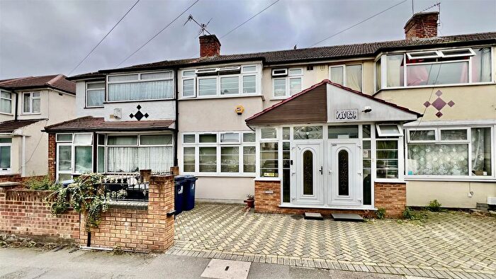 3 Bedroom Terraced House For Sale In Scotts Road, Southall, UB2