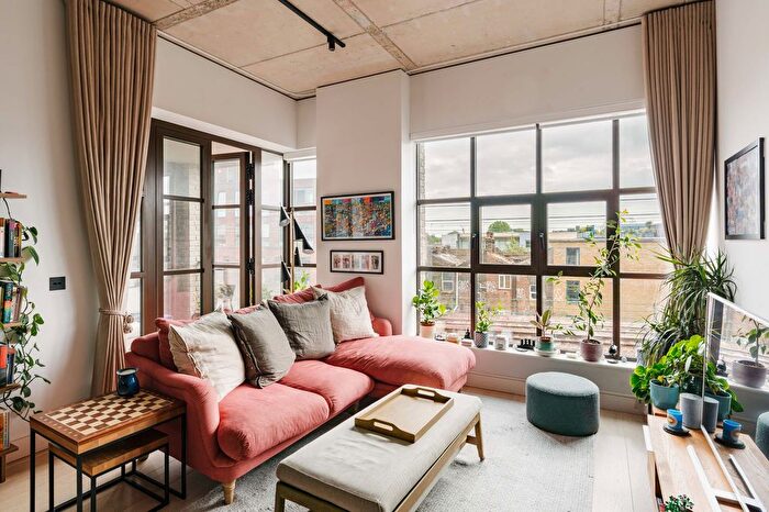 2 Bedroom Flat For Sale In Stanton Walk, London, E2
