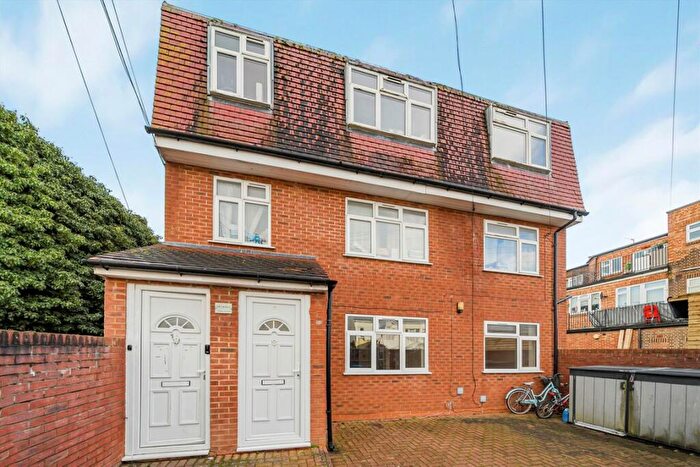 2 Bedroom Maisonette To Rent In Upper Farm Road, West Molesey, KT8
