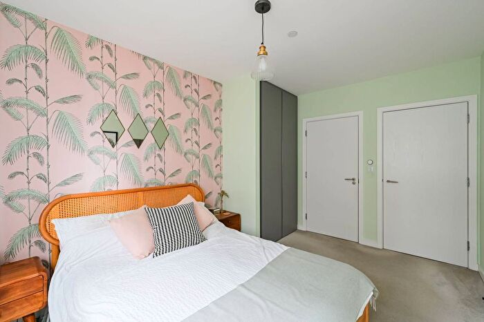 2 Bedroom Flat For Sale In Malt Court, South Grove, Walthamstow, London, E17