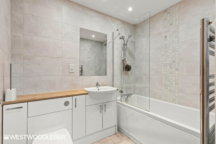 2 Bedroom Barn Conversion To Rent In Mangrove Lane, Hertford, SG13