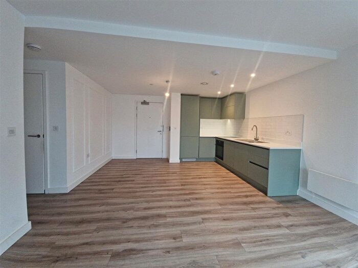 2 Bedroom Flat To Rent In Chevette Court, Luton, LU2