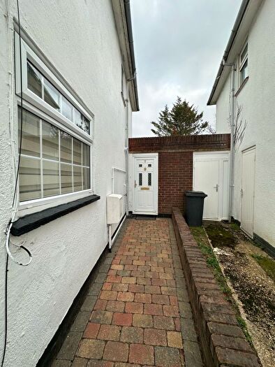 Studio To Rent In Regent Avenue, Hillingdon, Uxbridge, UB10