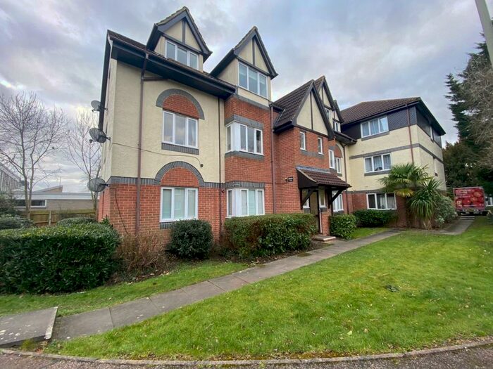 1 Bedroom Apartment To Rent In Friends Avenue, Cheshunt, Waltham Cross, EN8