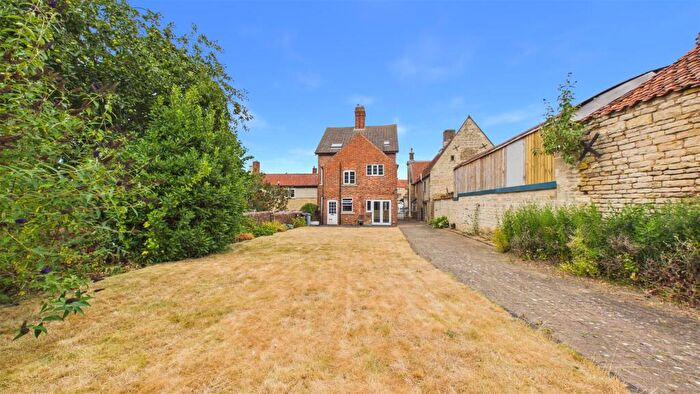 4 Bedroom Detached House For Sale In Market Place, Corby Glen, NG33