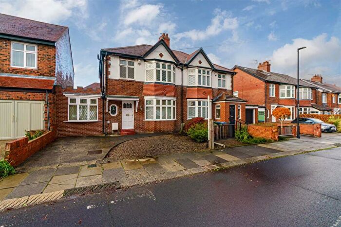 6 Bedroom Semi Detached House For Sale In **Investment Hmo** Sturdee Gardens, Jesmond, NE2