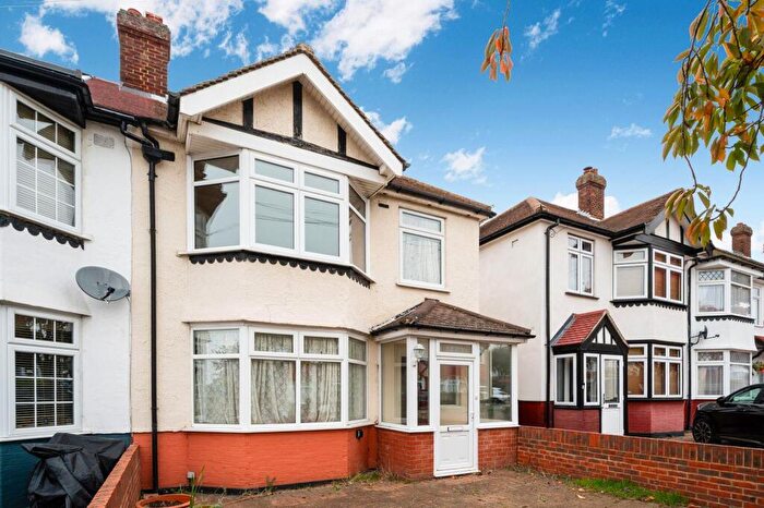 3 Bedroom Semi Detached House For Sale In Earlshall Road, London, SE9