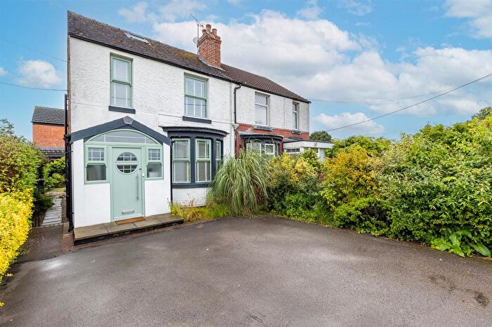 3 Bedroom Property For Sale In Middlewich Road, Wistaston, CW5