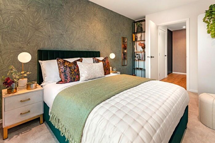 1 Bedroom Apartment For Sale In Poplar Riverside, Leven Road, London, E14