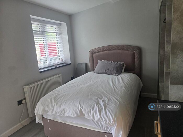 Studio To Rent In Downsway, Chelmsford, CM1