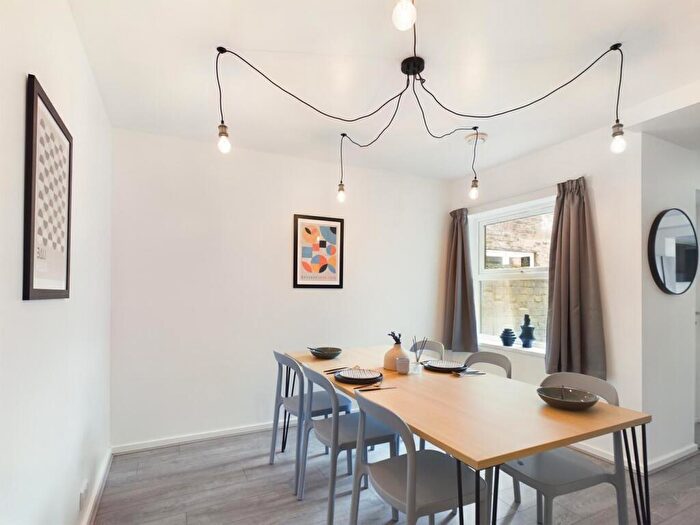 6 Bedroom House To Rent In Acomb Street, Manchester, M14