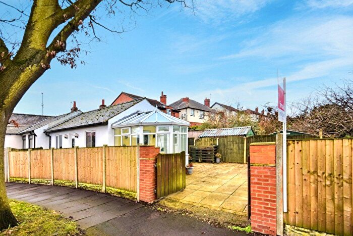 1 Bedroom Bungalow For Sale In Hirst Road, Wakefield, West Yorkshire, WF2