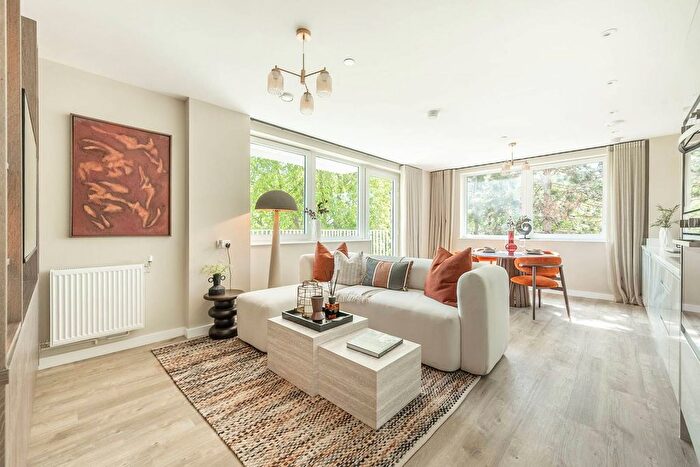 3 Bedroom Flat For Sale In Southall Grove, Southall, UB1