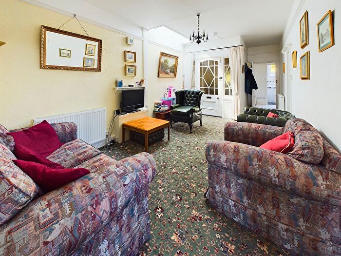 2 Bedroom Flat For Sale In Moorcourt Close, Sidmouth, EX10