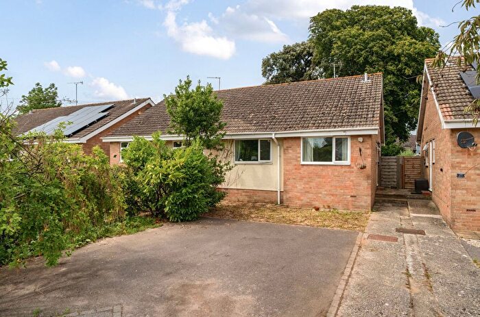 2 Bedroom Semi-Detached House For Sale In Ivy Close, Westergate, PO20