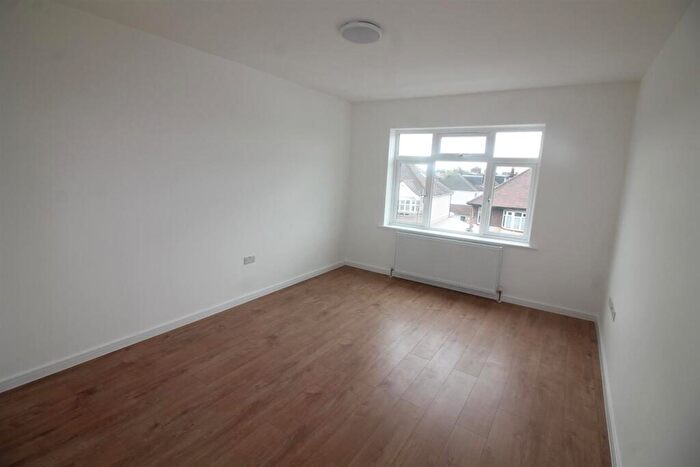 2 Bedroom Flat To Rent In High Road, Chadwell Heath, RM6
