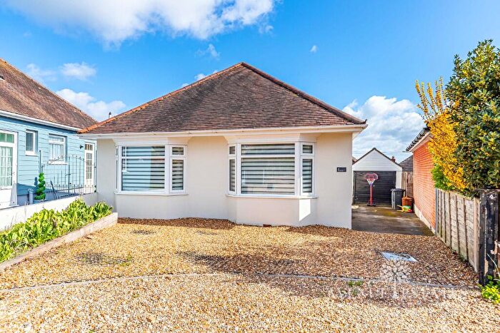 3 Bedroom Bungalow For Sale In The Circle, Bournemouth, Dorset, BH9