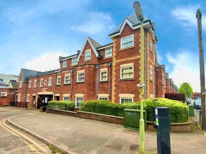 2 Bedroom Apartment To Rent In Sandfield Court, Guildford, GU1