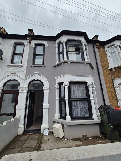 2 Bedroom Flat To Rent In St. Georges Road, London, E7