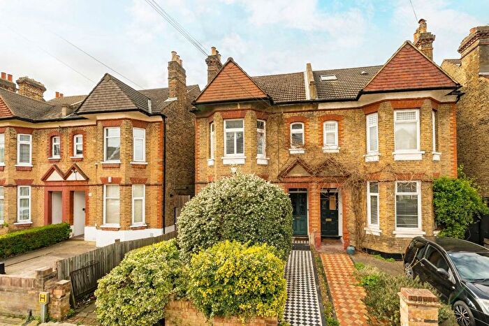 3 Bedroom Flat For Sale In Tankerville Road, Streatham, SW16