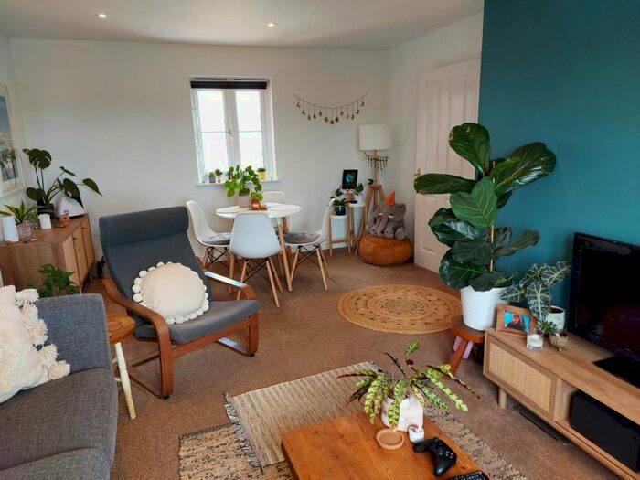 2 Bedroom Flat To Rent In Royal Crescent, Exeter, EX2