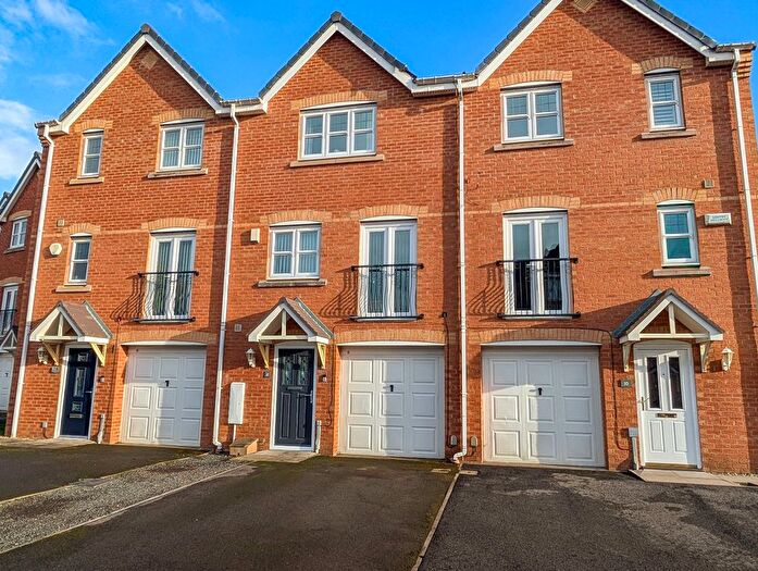 4 Bedroom Town House For Sale In Nightingale Drive, Stockton-On-Tees, TS19