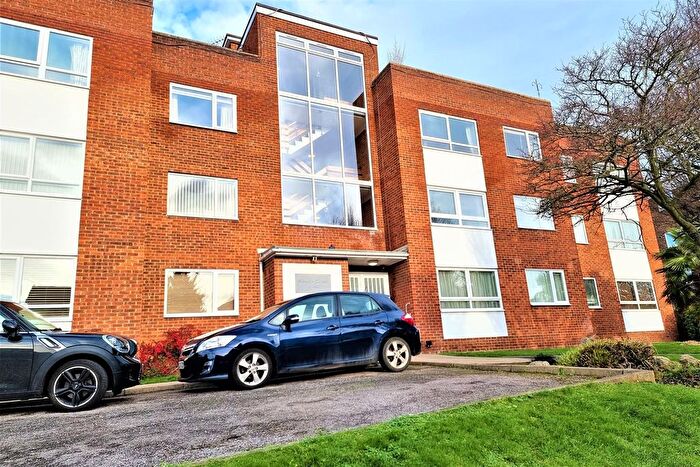 1 Bedroom Flat For Sale In Kenley Close, New Barnet, EN4
