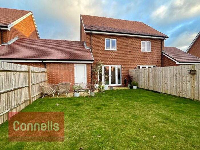 3 Bedroom Semi-Detached House To Rent In Spruce Hill Brook, Faygate, Horsham, RH12