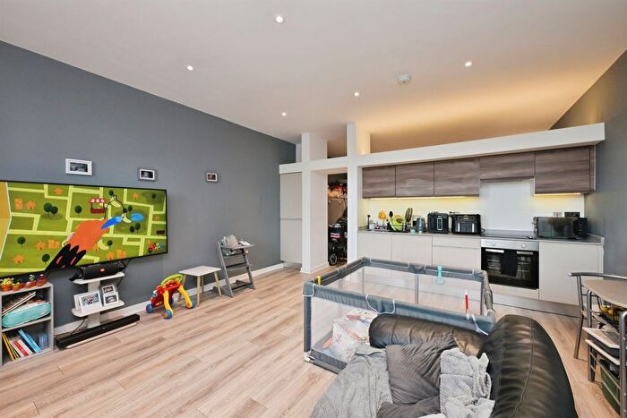 1 Bedroom Studio For Sale In High Road, Broxbourne, EN10