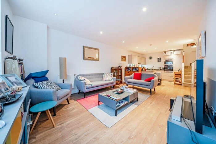 3 Bedroom Flat For Sale In Boundaries Road, Balham, London, SW12