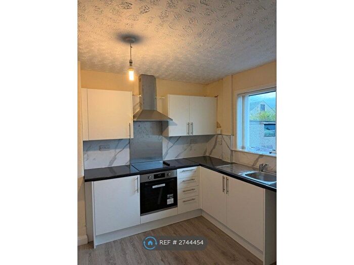 2 Bedroom Flat To Rent In Albert Avenue, Grangemouth, FK3