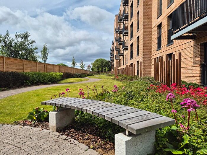 2 Bedroom Apartment To Rent In Minerva Square, Glasgow, G3
