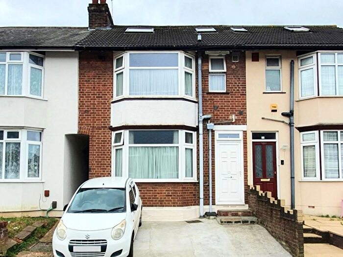 4 Bedroom Terraced House For Sale In St Augustine Avenue, Saints Area, Luton, Bedfordshire, LU3