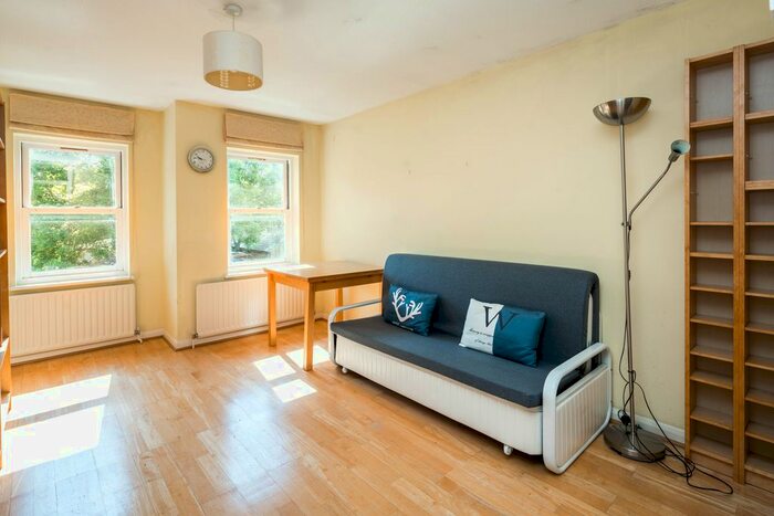 1 Bedroom Flat For Sale In Sheendale Road, Richmond, TW9