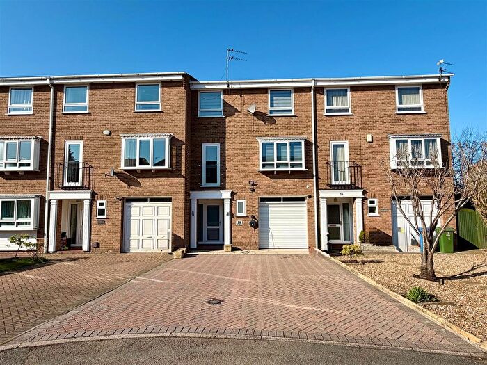 4 Bedroom Terraced House For Sale In Ashwood, Bowdon, WA14