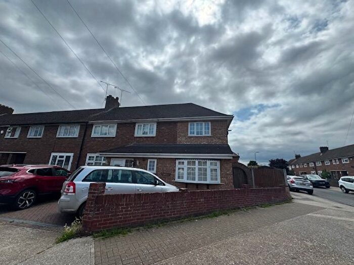 2 Bedroom Flat To Rent In Orchard Road, Romford, RM7