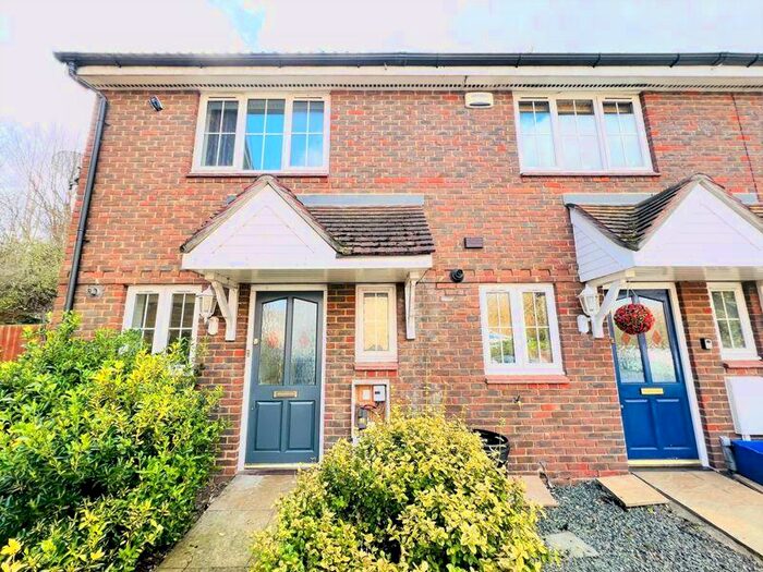 2 Bedroom End Of Terrace House To Rent In Waterside Lane, Gillingham, ME7