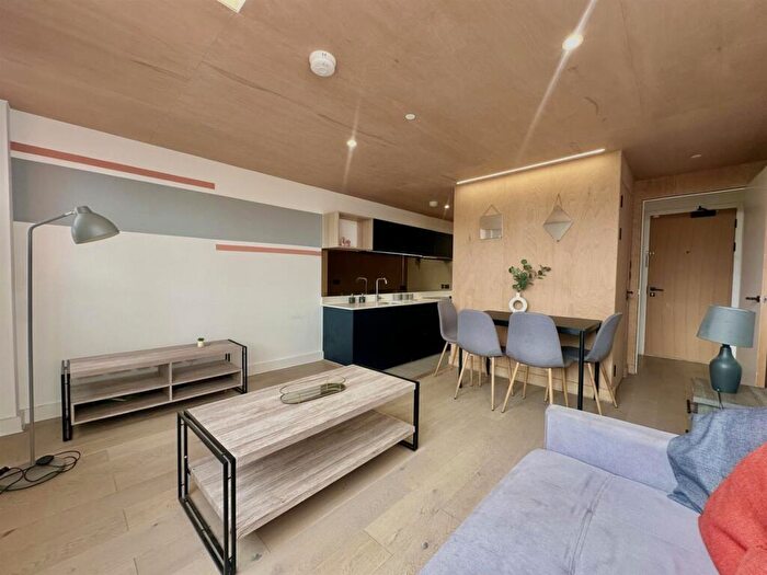 2 Bedroom Apartment For Sale In Spinners Way, Manchester, M15