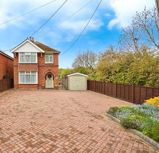 3 Bedroom Detached House For Sale In Fairlee Road, Newport, Isle Of Wight, PO30