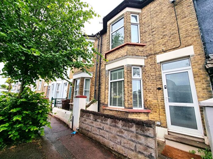 3 Bedroom House To Rent In College Avenue, Gillingham, ME7