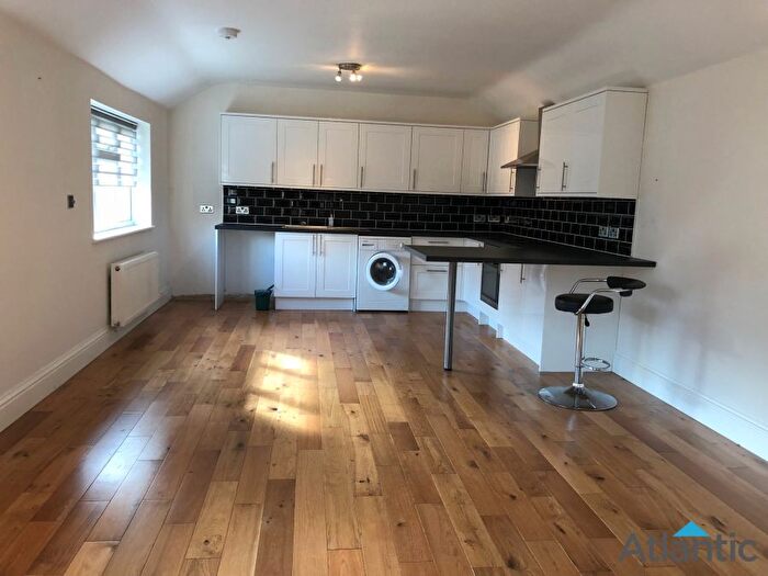 2 Bedroom Bungalow To Rent In Cuffley Hill, Goffs Oak, EN7