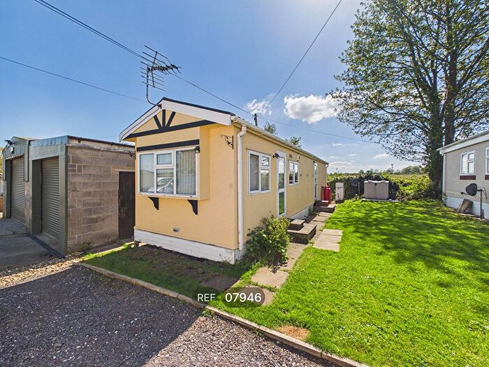 2 Bedroom Park Home To Rent In West Park Homes, Pontefract, WF8