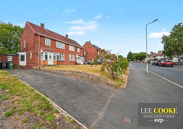 3 Bedroom Semi-Detached House For Sale In Ruskin Road, Wolverhampton, WV10