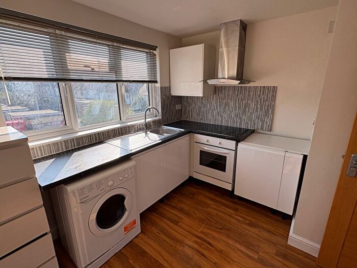 4 Bedroom Flat To Rent In West Way, Wembley, NW10