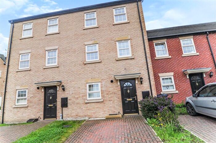 2 Bedroom Town House To Rent In Wade Close, Grimethorpe, S72