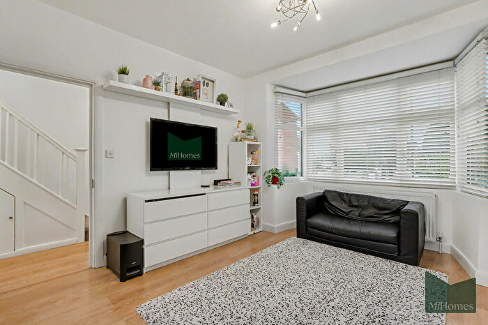 3 Bedroom Semi-Detached House For Sale In Fife Road, London, N22