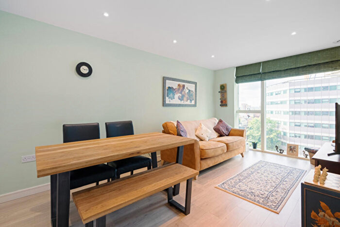 2 Bedroom Flat For Sale In Pinnacle Apartments, Saffron Central Square, CR0