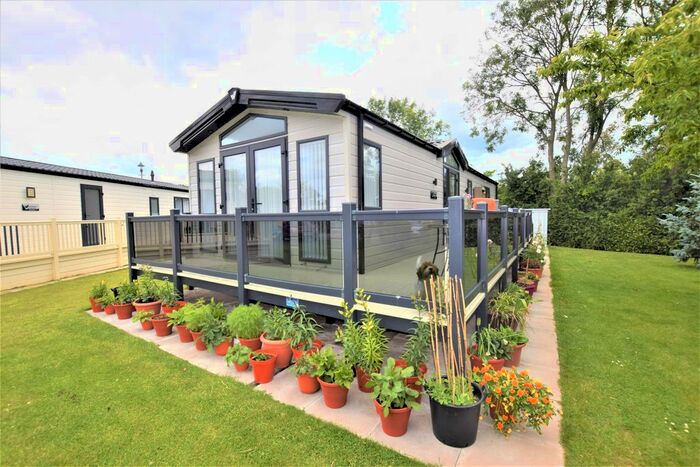 2 Bedroom Mobile/park Home For Sale In Lymn Bank, Skegness, PE24